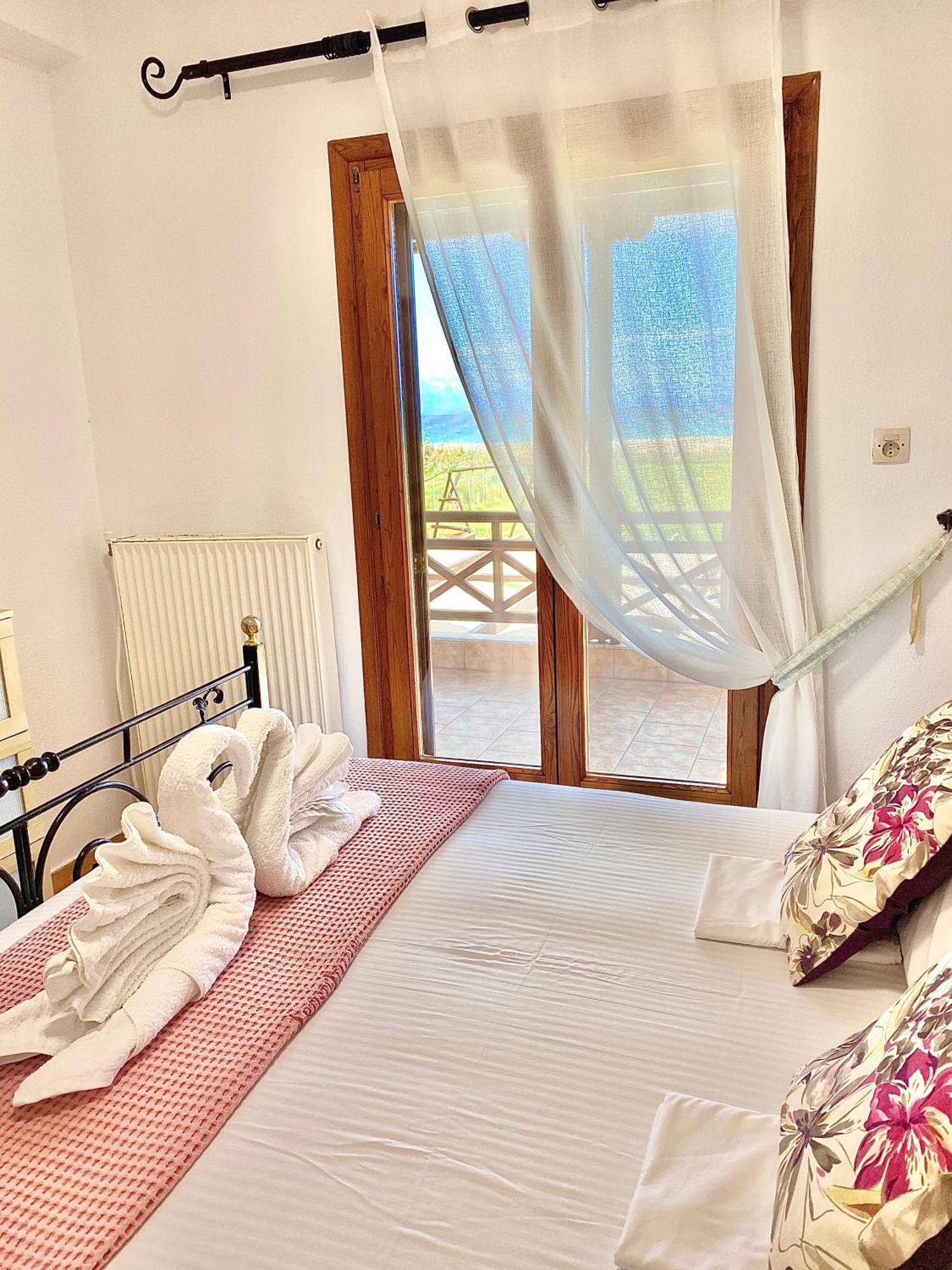 Seafront Oasis Beach Houses Ierissós Ngoại thất bức ảnh